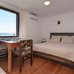 בית הארחה Royal Blue With Sea View In Old 3*