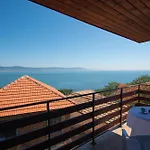 בית הארחה Royal Blue With Sea View In Old נסבר