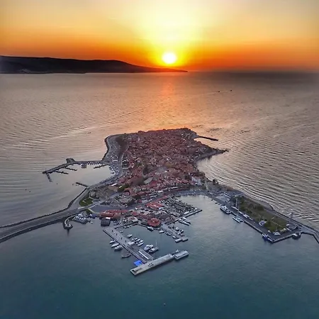 Royal Blue With Sea View In Old Несебър