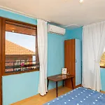 Guest house Royal Blue With Sea View In Old 3*