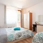 Royal Blue With Sea View In Old Guest house Nesebar