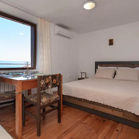 Гостевой дом Royal Blue With Sea View In Old 3*