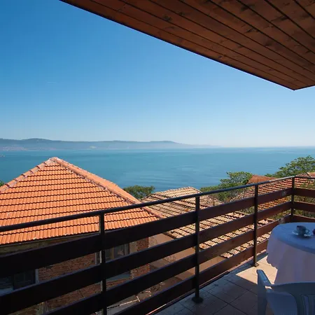 בית הארחה Royal Blue With Sea View In Old נסבר