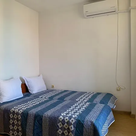 בית הארחה Royal Blue With Sea View In Old 4*