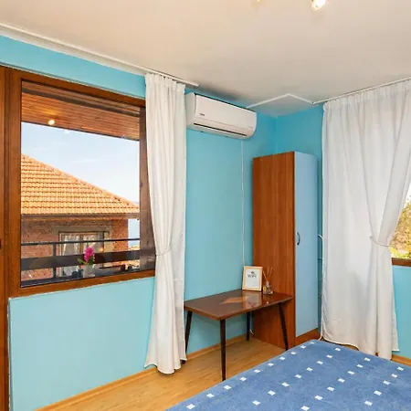 Гостевой дом Royal Blue With Sea View In Old 3*