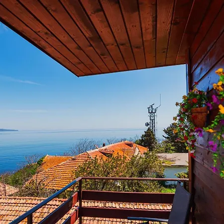 Гостевой дом Royal Blue With Sea View In Old 3*