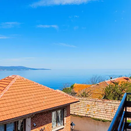 Гостевой дом Royal Blue With Sea View In Old 3*